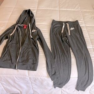 Women’s Nike Sweatsuit